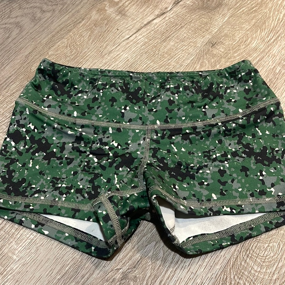 Camo FLEO shorts